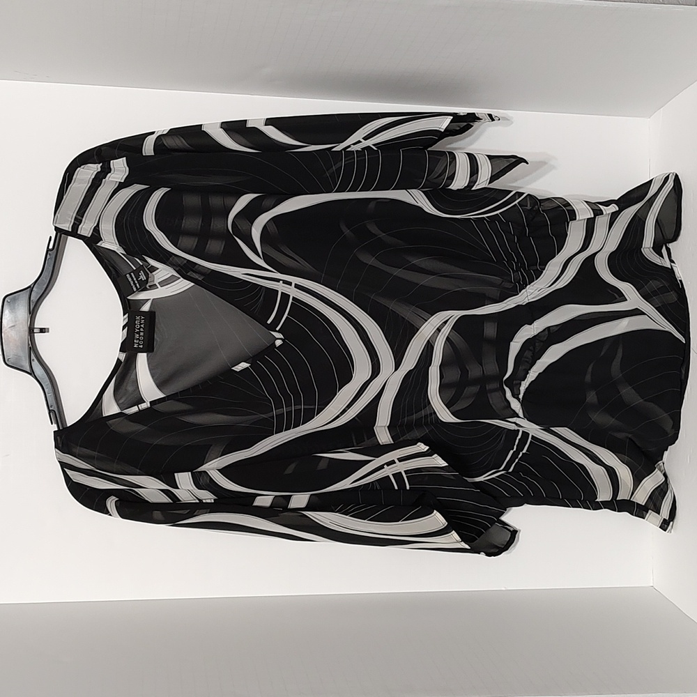 Sheer Black & White Abstract Design V-Neck NY & Co Tunic Top sz Large